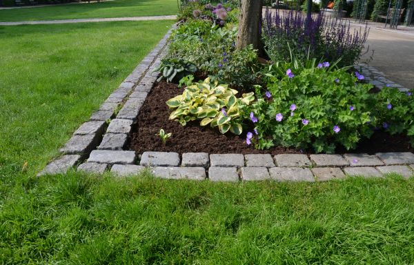 Flower Bed Mulching in Mechanicsville